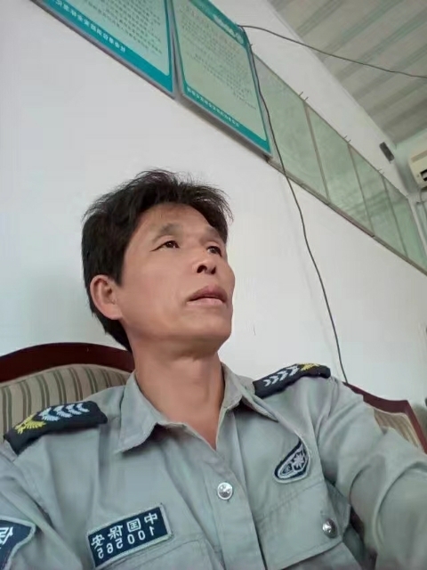 卧窗听雨的第一张照片--松溪相亲网