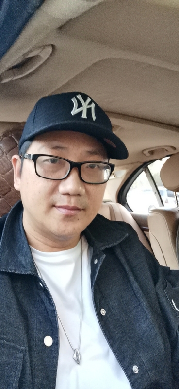 拥抱幸福的第一张照片--松溪相亲网