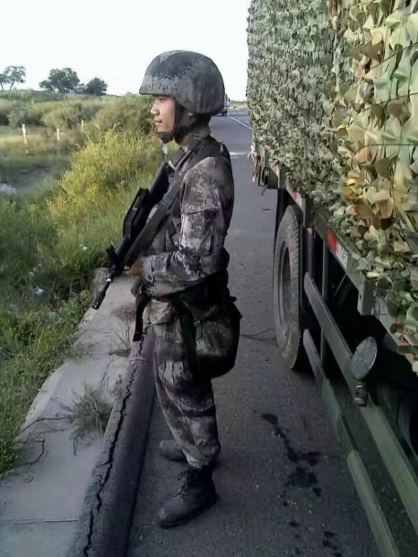 搬砖中的第一张照片--松溪相亲网